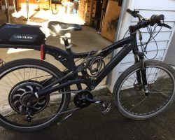 1000w Hub Drive Golden Motor Bike rebuild complete with cruise control. Fitted with Venture 47v battery